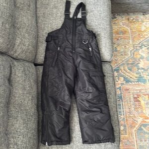 Black snow pants, kids size 5/6
